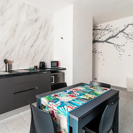 Blue House - Downtown Apartment